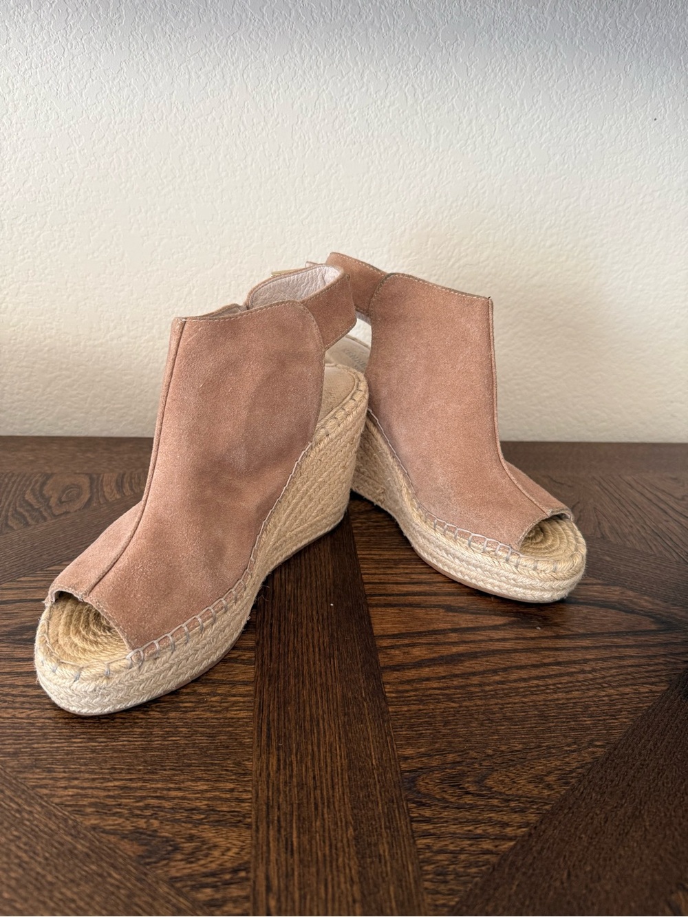 Womens Suede Peep-Toe Espadrille Wedge - Taupe / tan